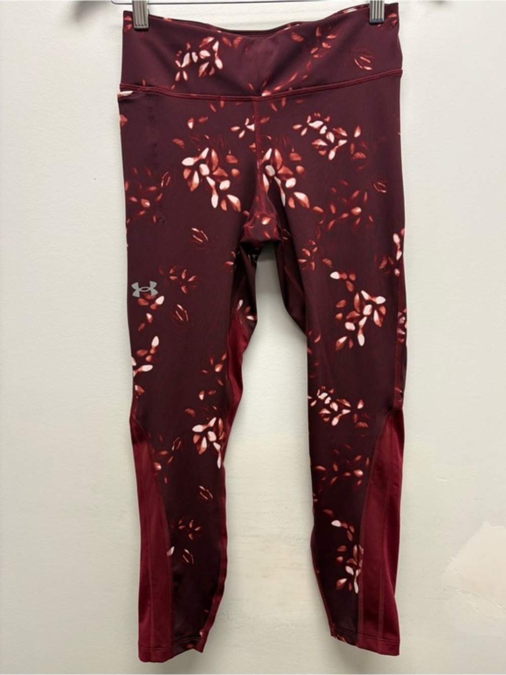 4 for $25 🍂 Under Armour Burgundy Floral Compression Leggings – Size Medium